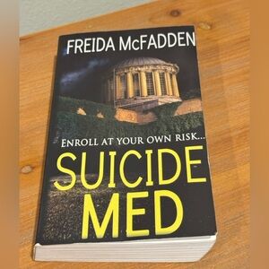 Suicide Med Original Print 2014 Paperback Book Freida McFadden Rare